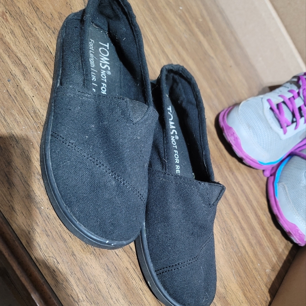 Tom's shoes